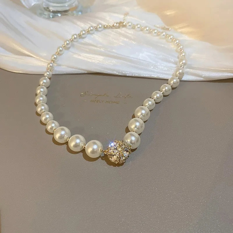 White pearl bracelet

