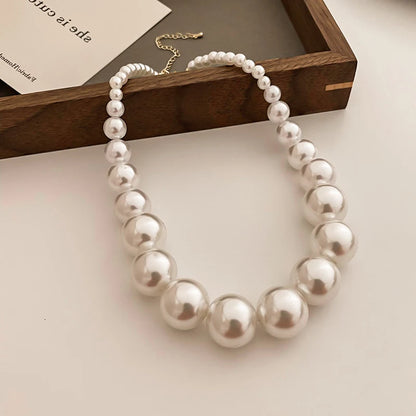 White pearl bracelet

