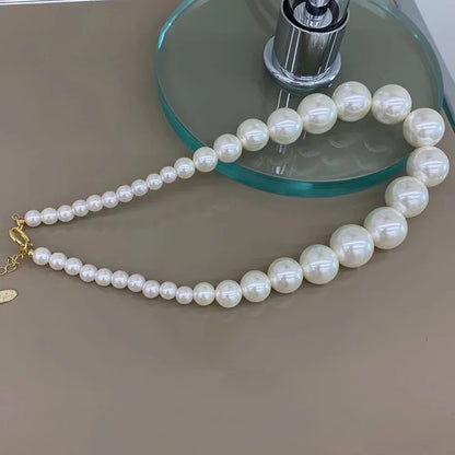 White pearl bracelet

