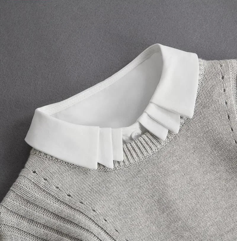 white detachable collar
