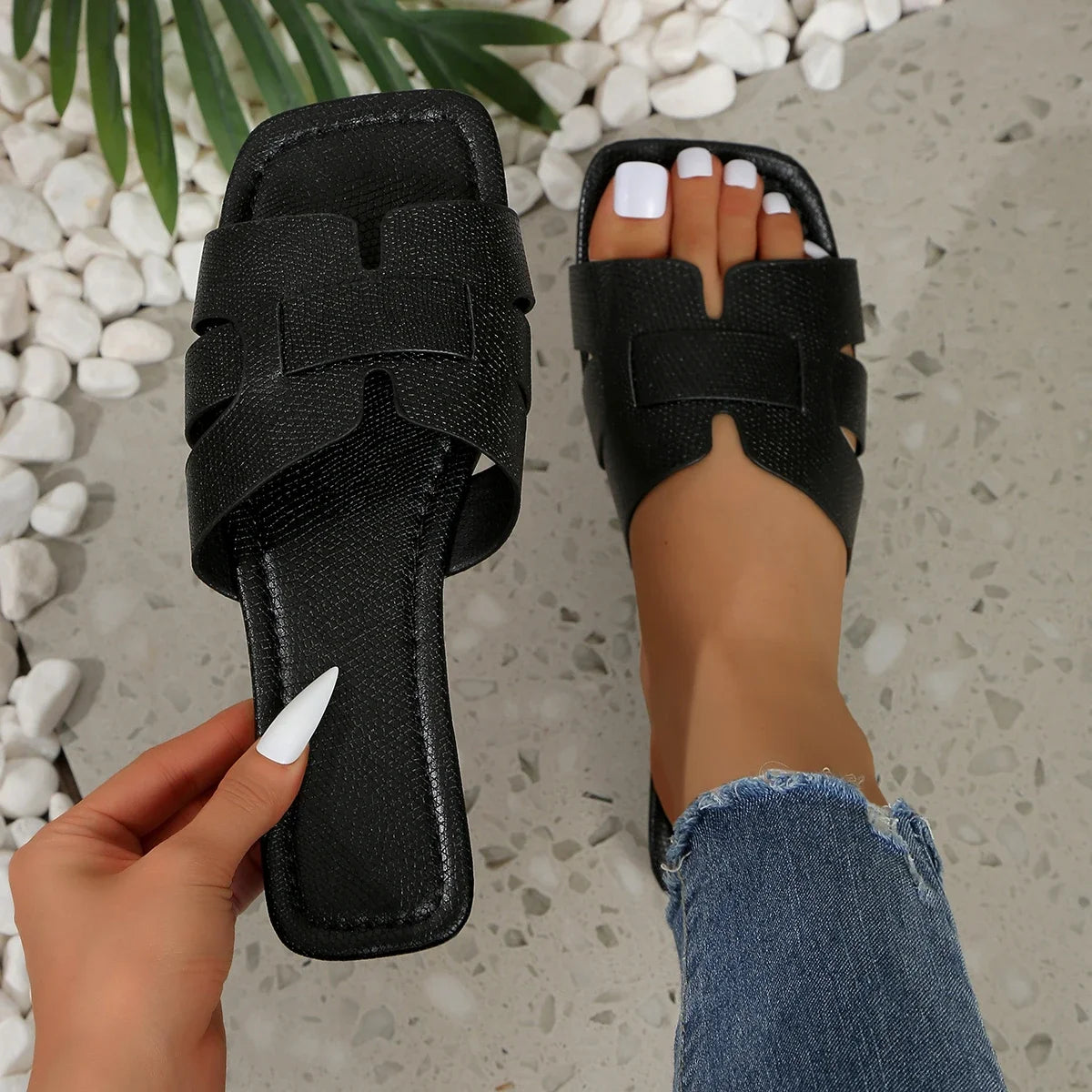 Women's Flat Outdoor Sandals


